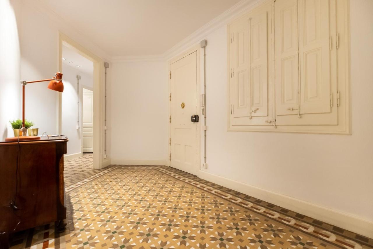 B42 - Modernist Apartment For Large Groups In Eixample Barcelona Exteriér fotografie